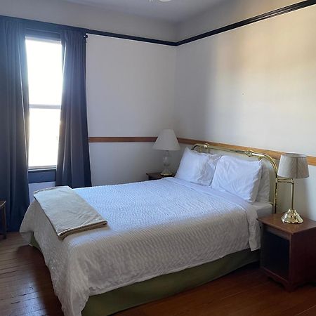 Royal Hotel 칠리왝 외부 사진