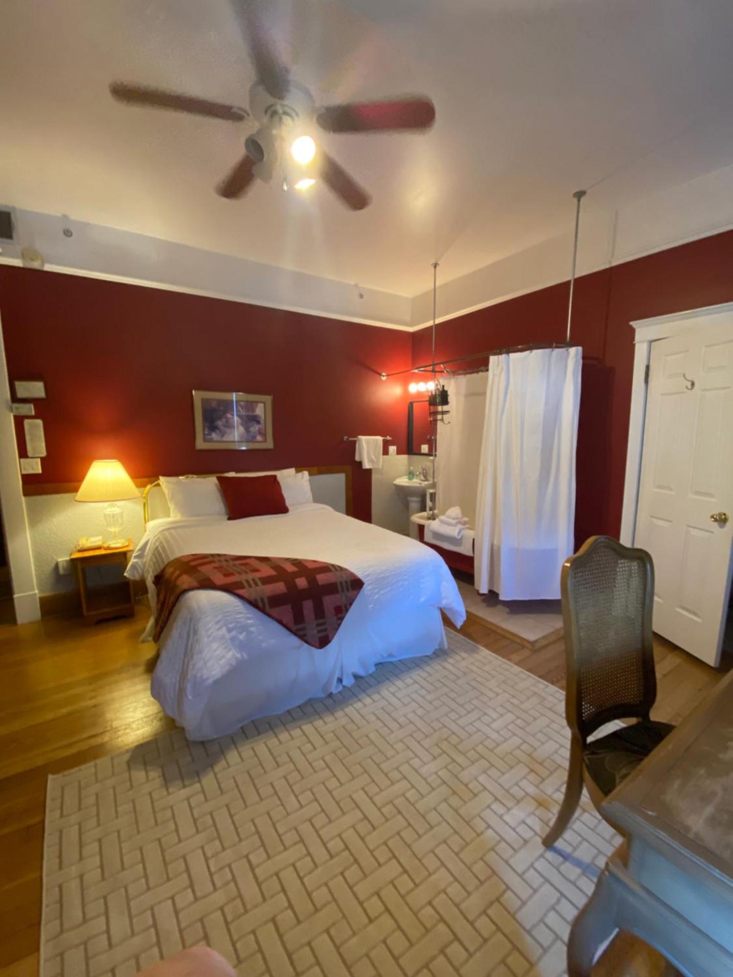 Royal Hotel 칠리왝 외부 사진