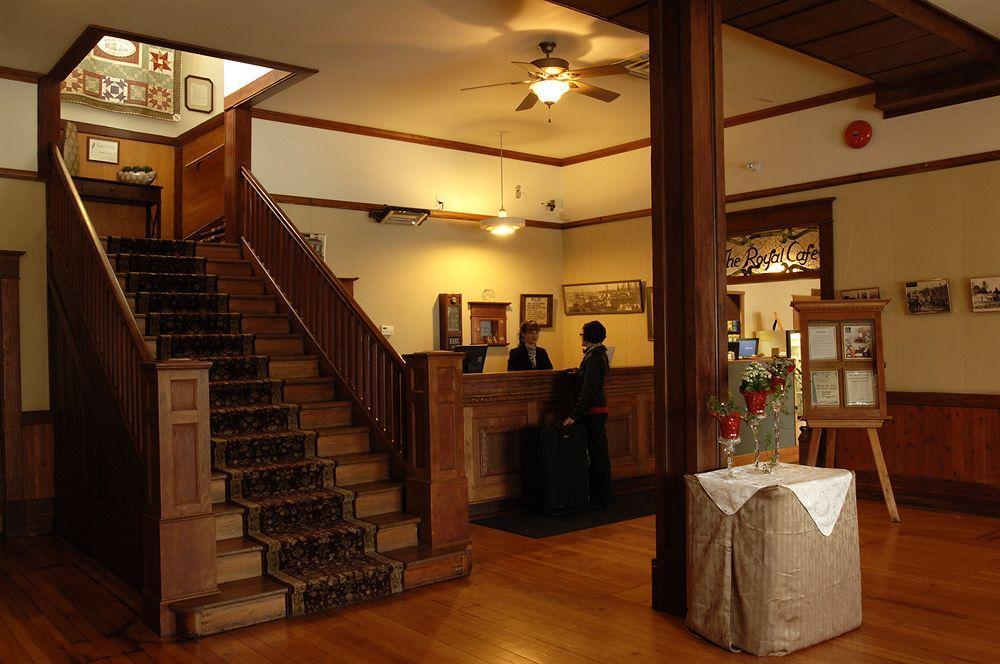 Royal Hotel 칠리왝 외부 사진