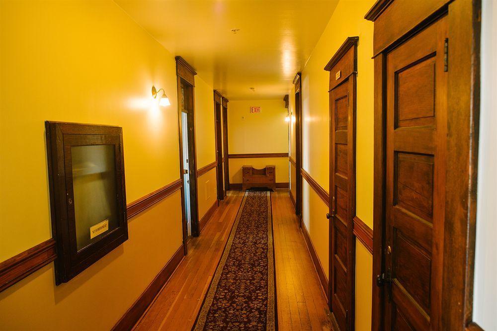 Royal Hotel 칠리왝 외부 사진