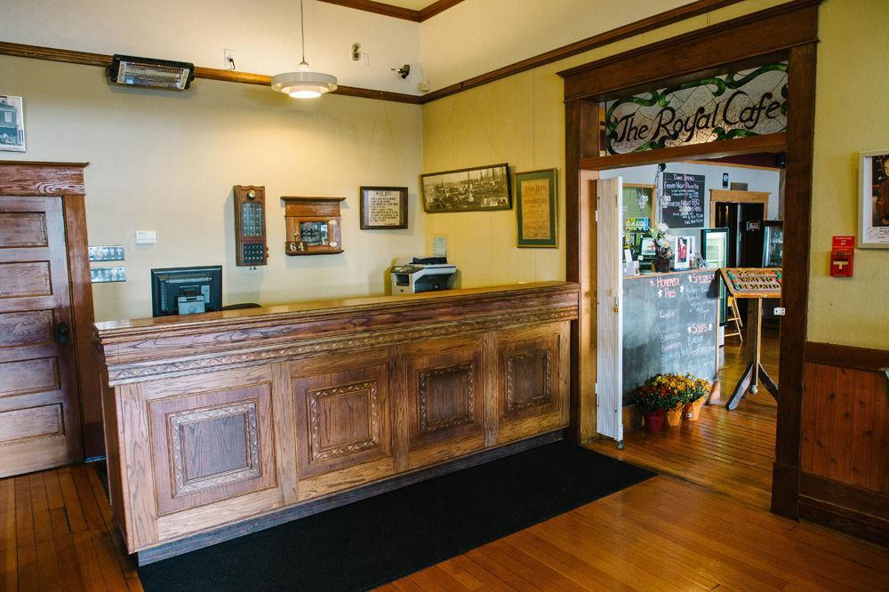Royal Hotel 칠리왝 외부 사진